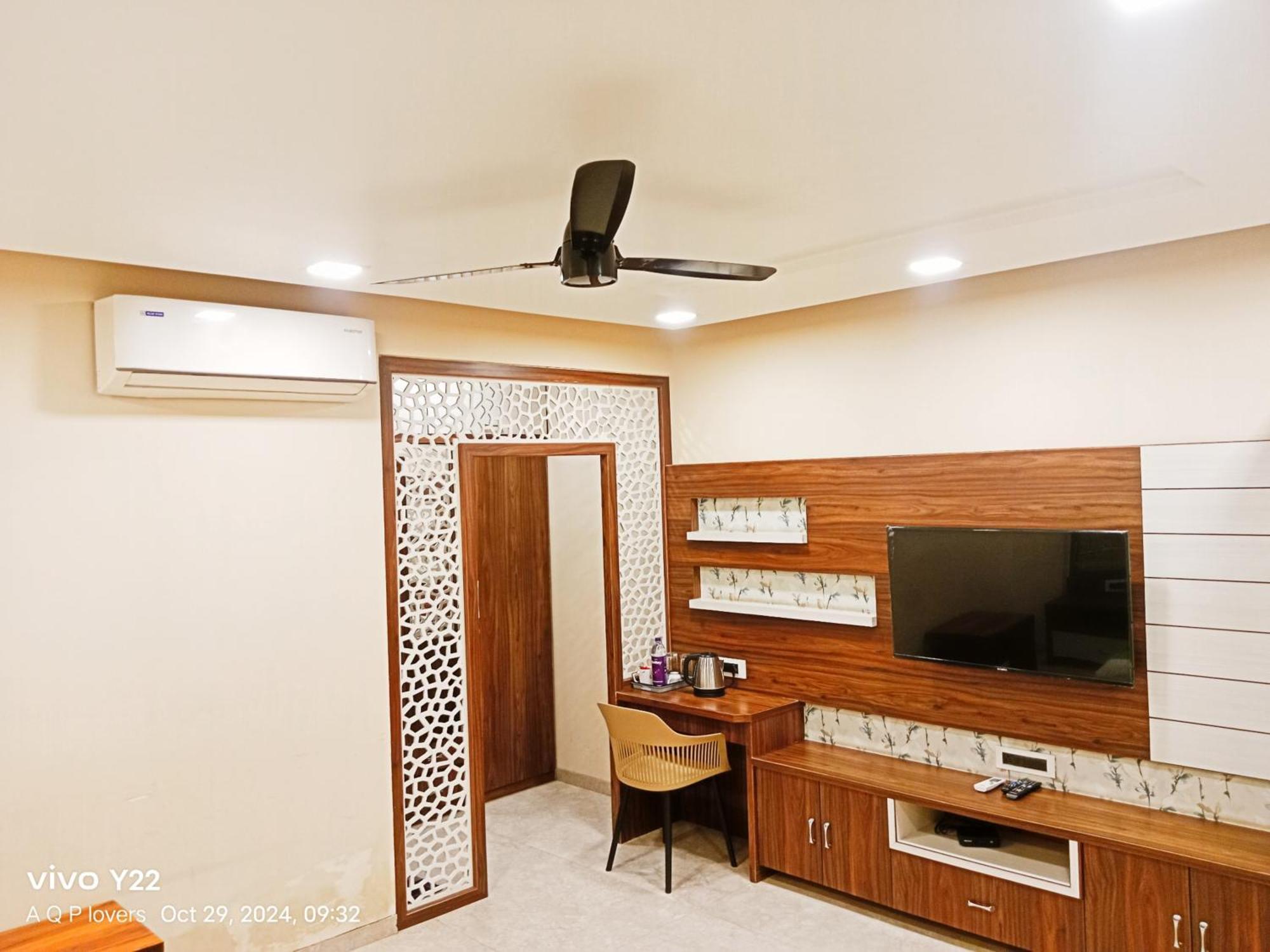 Lemon Wood Suites Pune Exterior foto