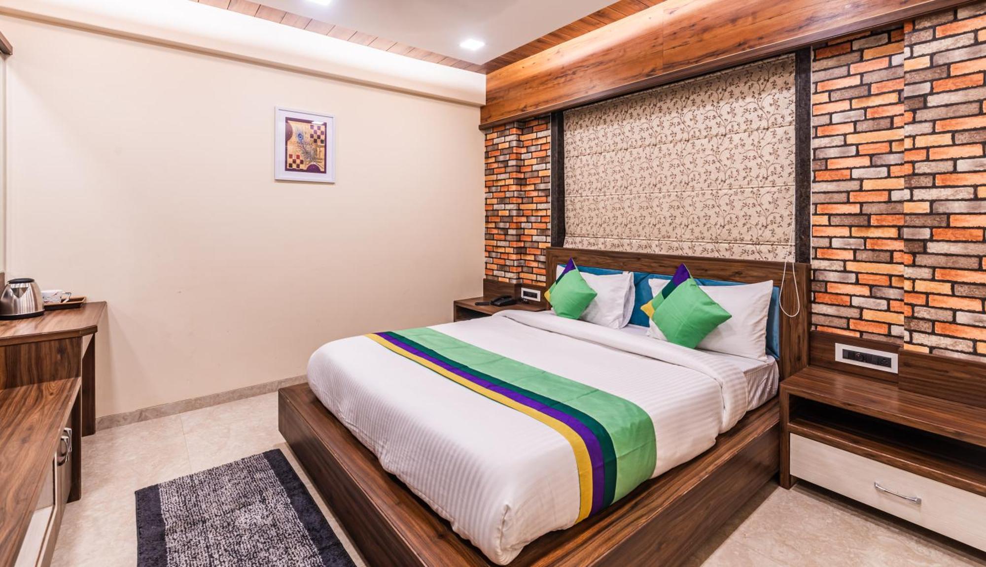 Lemon Wood Suites Pune Exterior foto